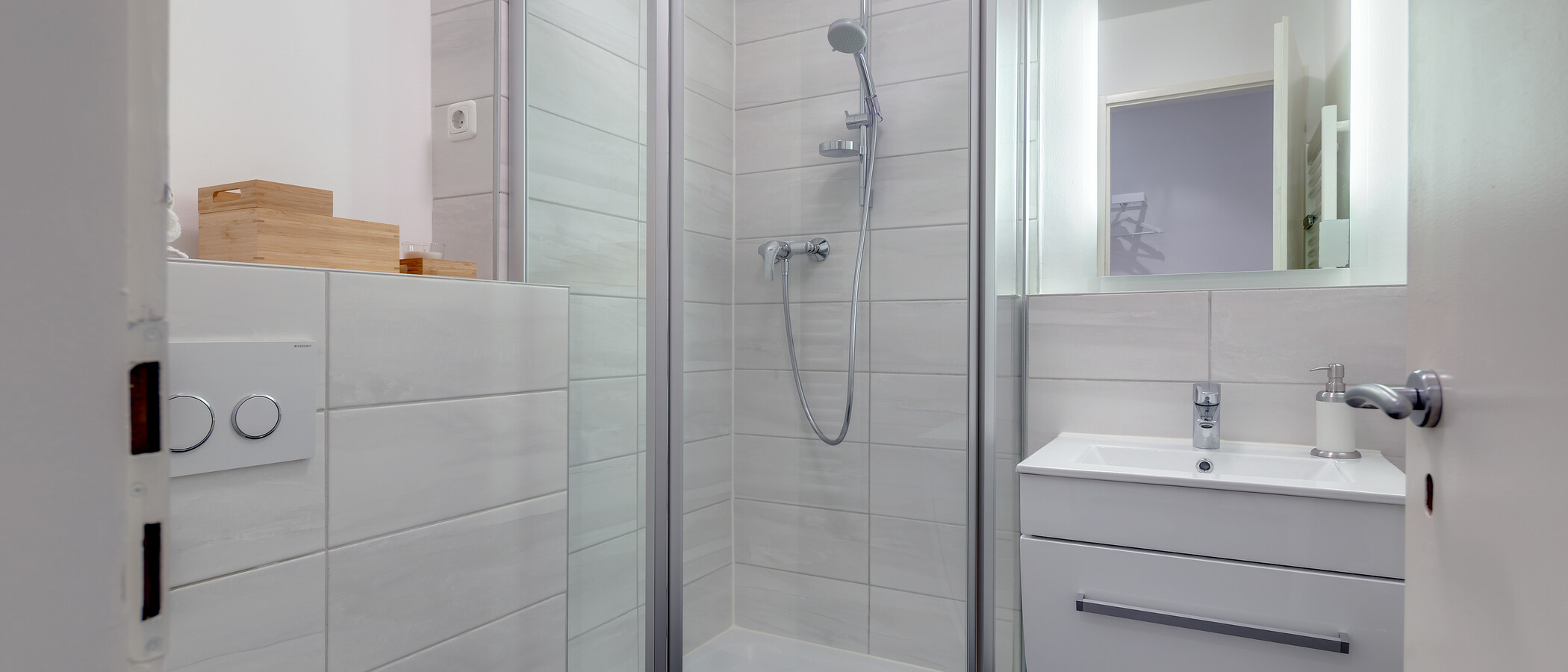 apartment München Schwabing-West 01 bathroom 10179