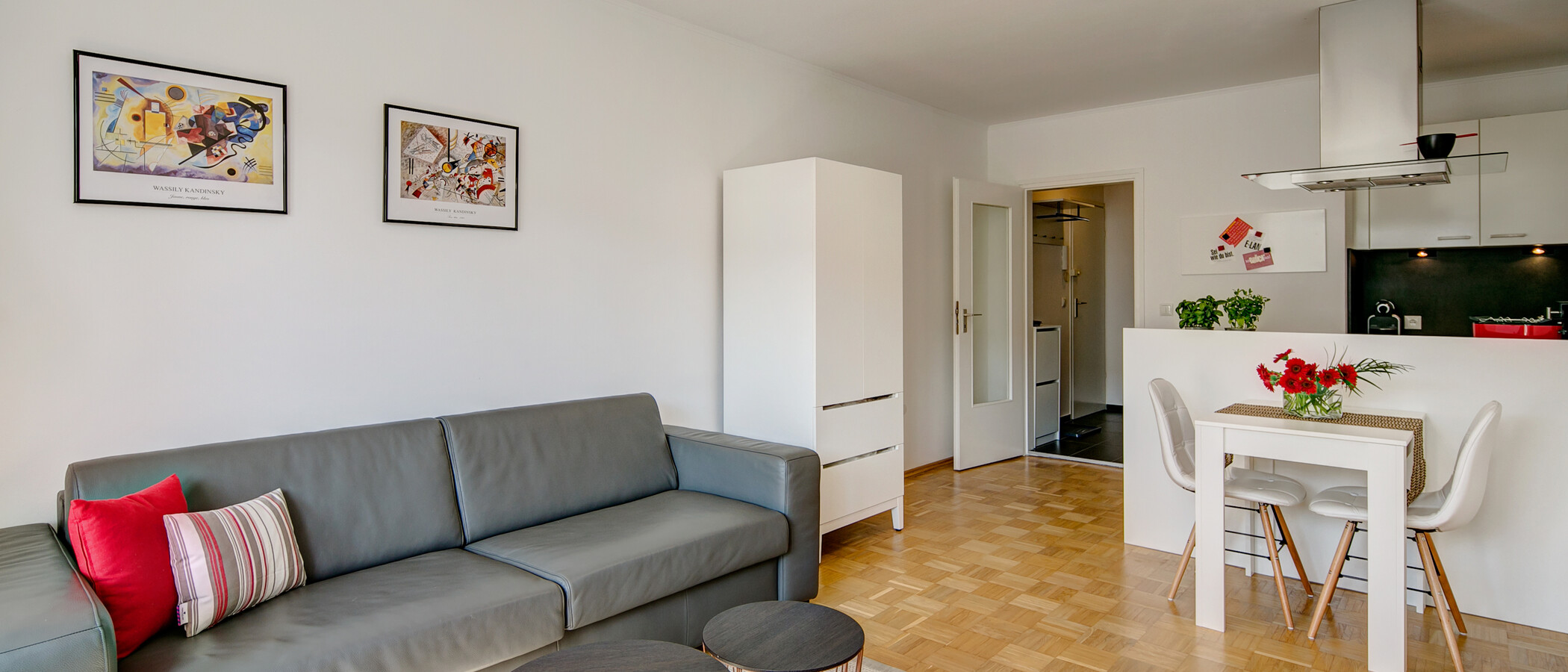 apartment München Obergiesing 05 living room 10202