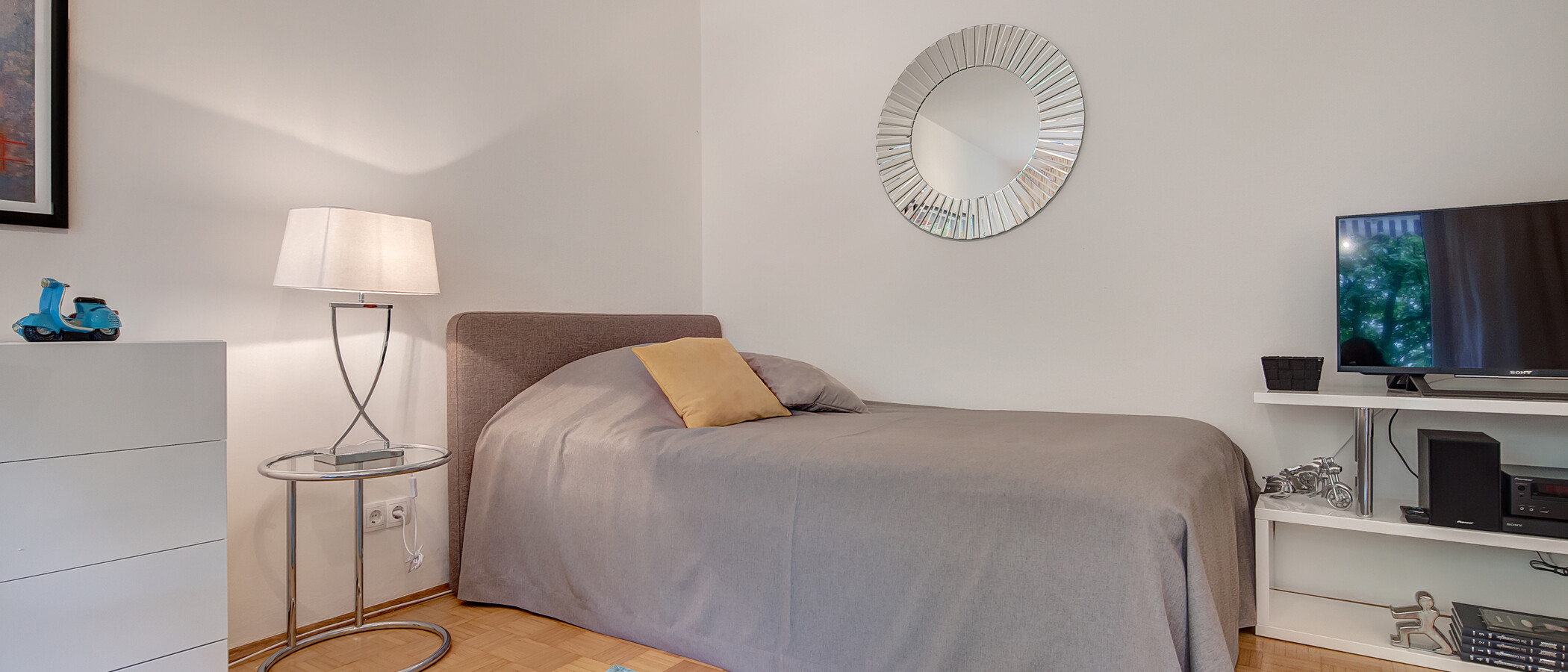 apartment München Maxvorstadt - Universitätsviertel 01 sleeping area 10224