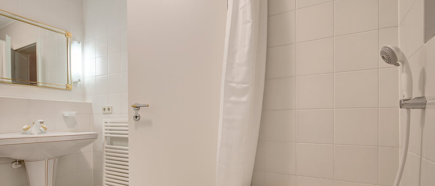 apartment München Harlaching 03 bathroom 10257