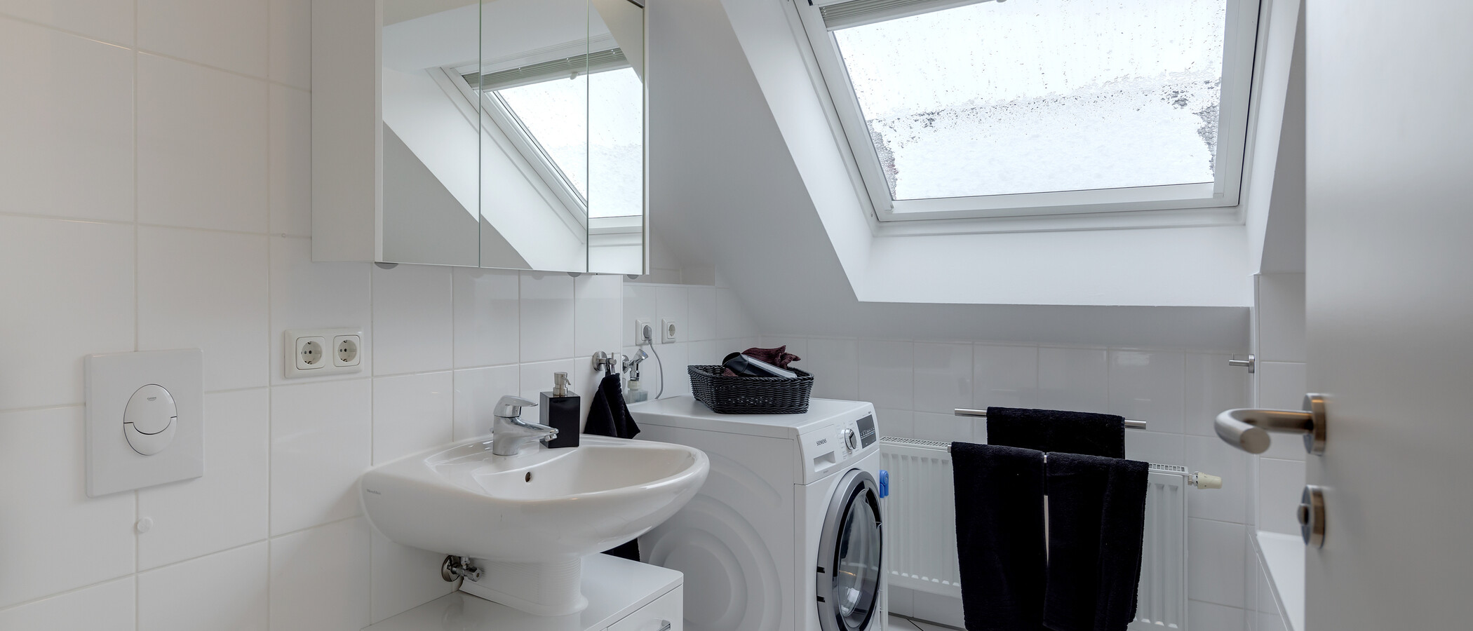 attic apartment München Trudering 01 bathroom 10283