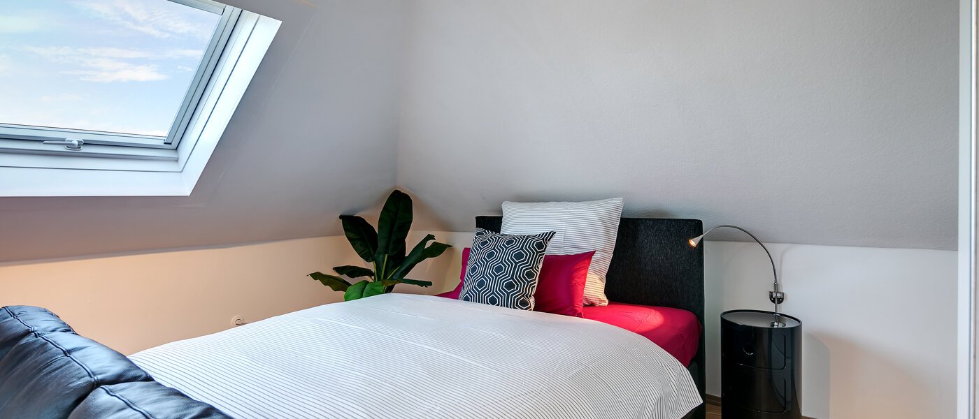 attic apartment München Maxvorstadt - Rund um den Josephplatz 01 sleeping area 10347