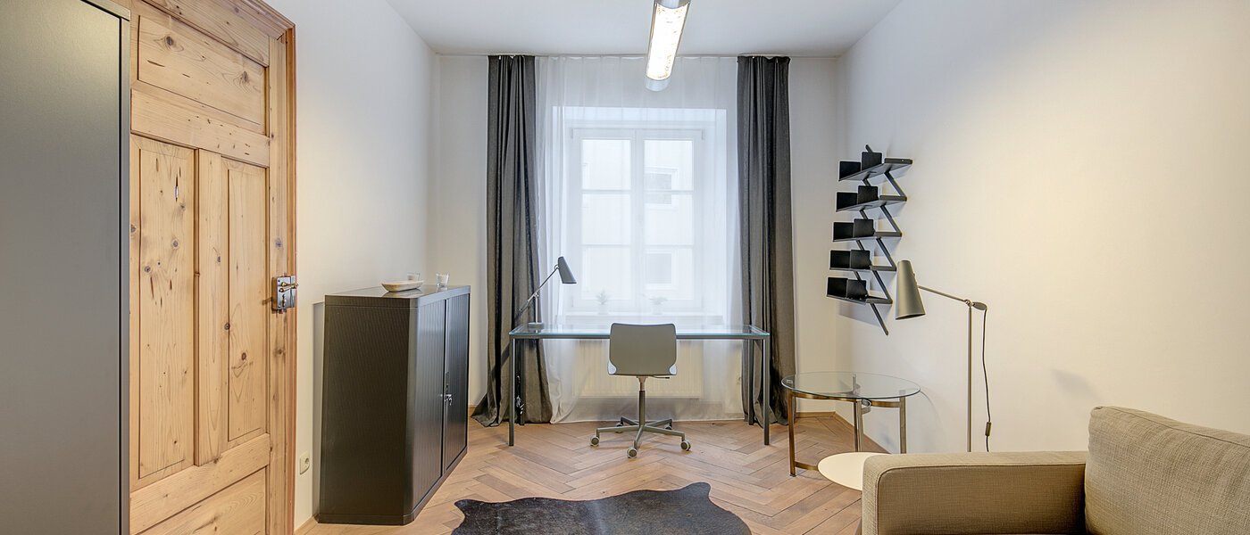apartment München Lehel 01 office area 10369