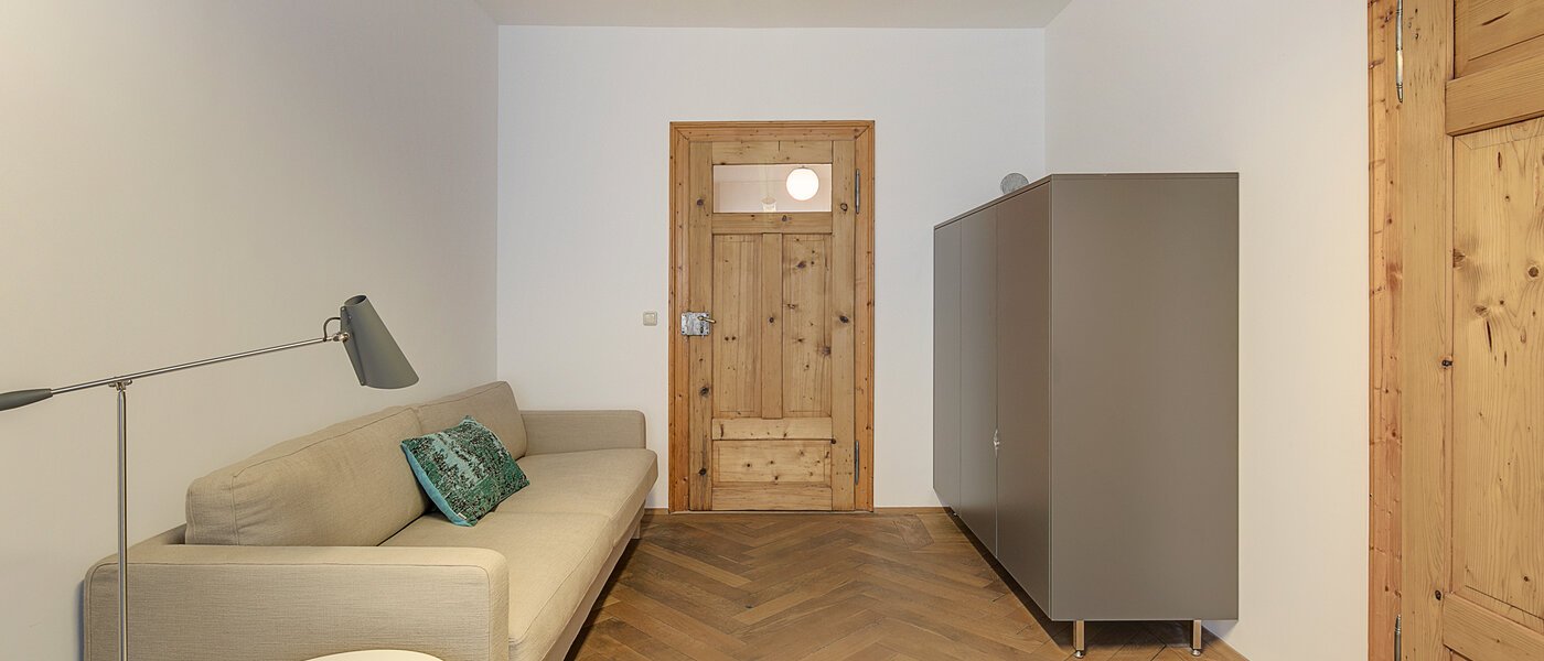 apartment München Lehel 03 office area 10369