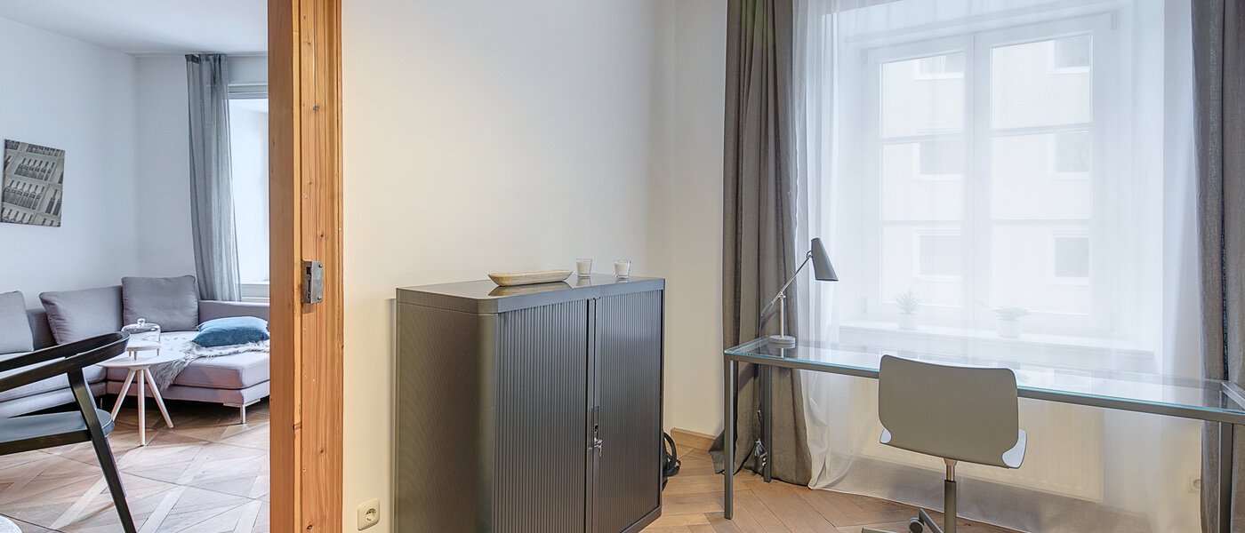 apartment München Lehel 04 office area 10369