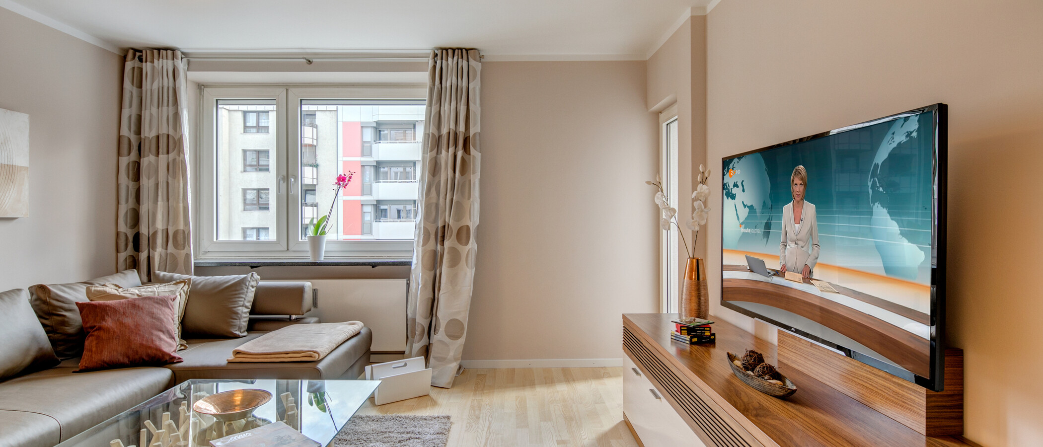 apartment München Schwabing-West (rund um den Bonner Platz) 02 living room 10412