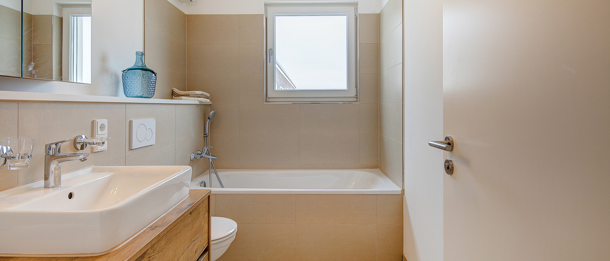 attic apartment München Am Hart 01 bathroom 10439