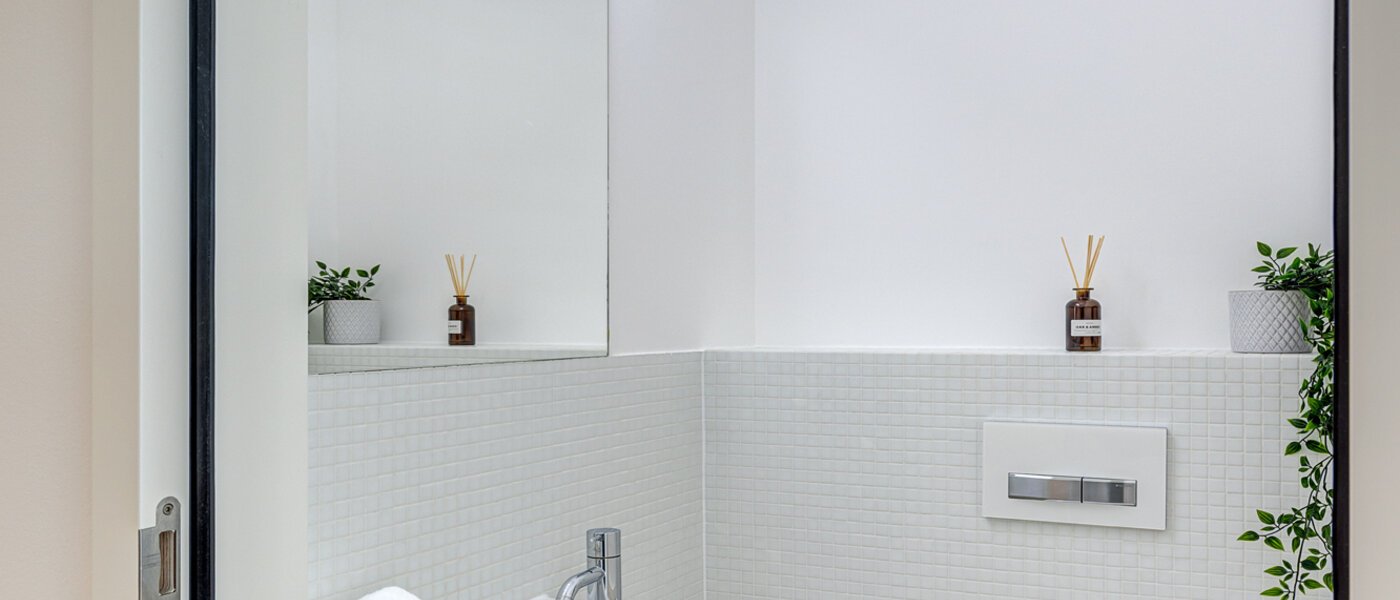 apartment München Nymphenburg 01 separate toilet 10455