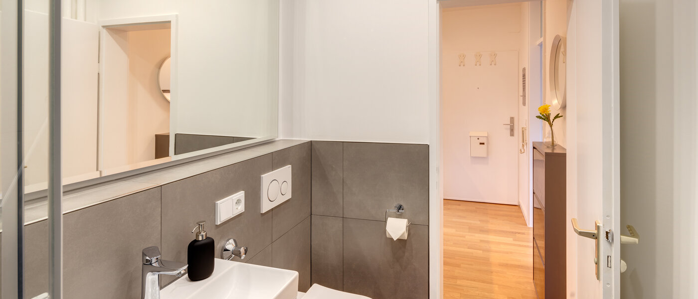 apartment München Schwabing-West (rund um den Hohenzollernplatz) 03 bathroom 10458