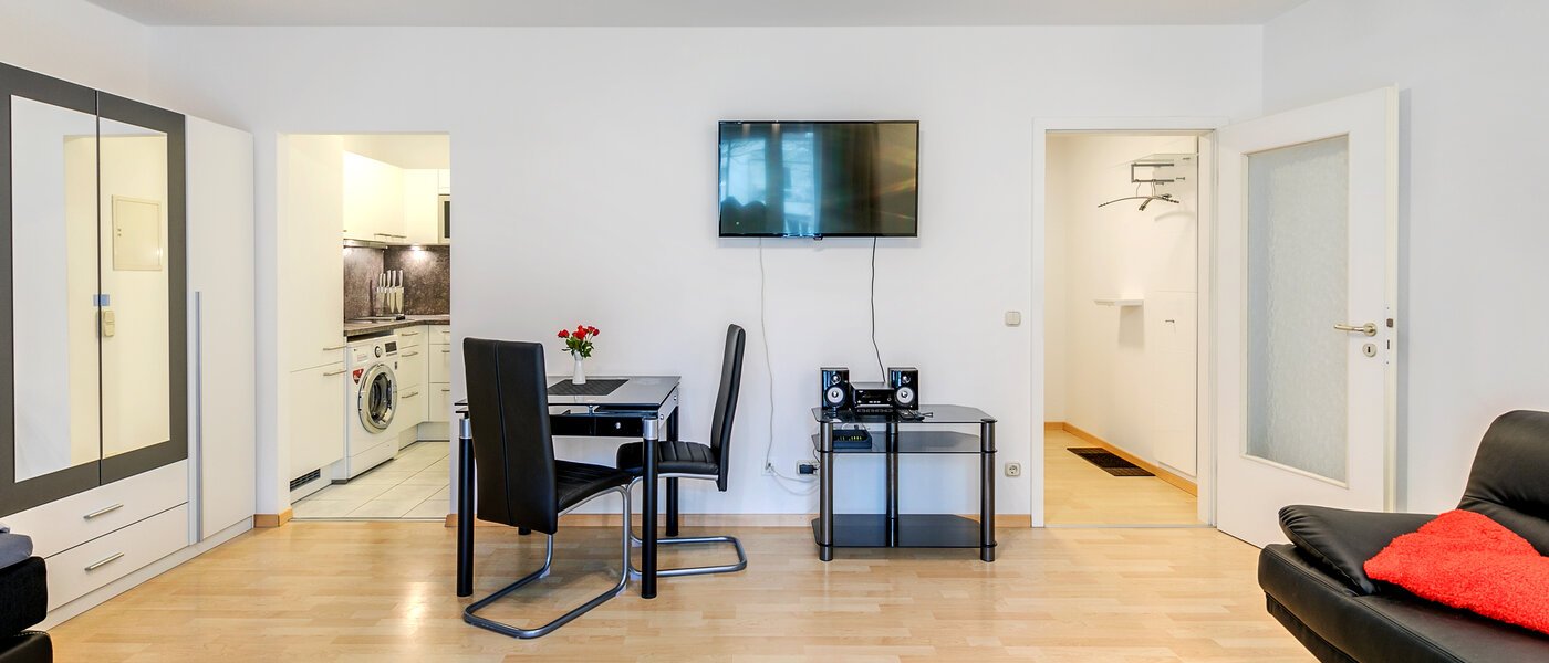apartment München Berg am Laim 04 living room 10467