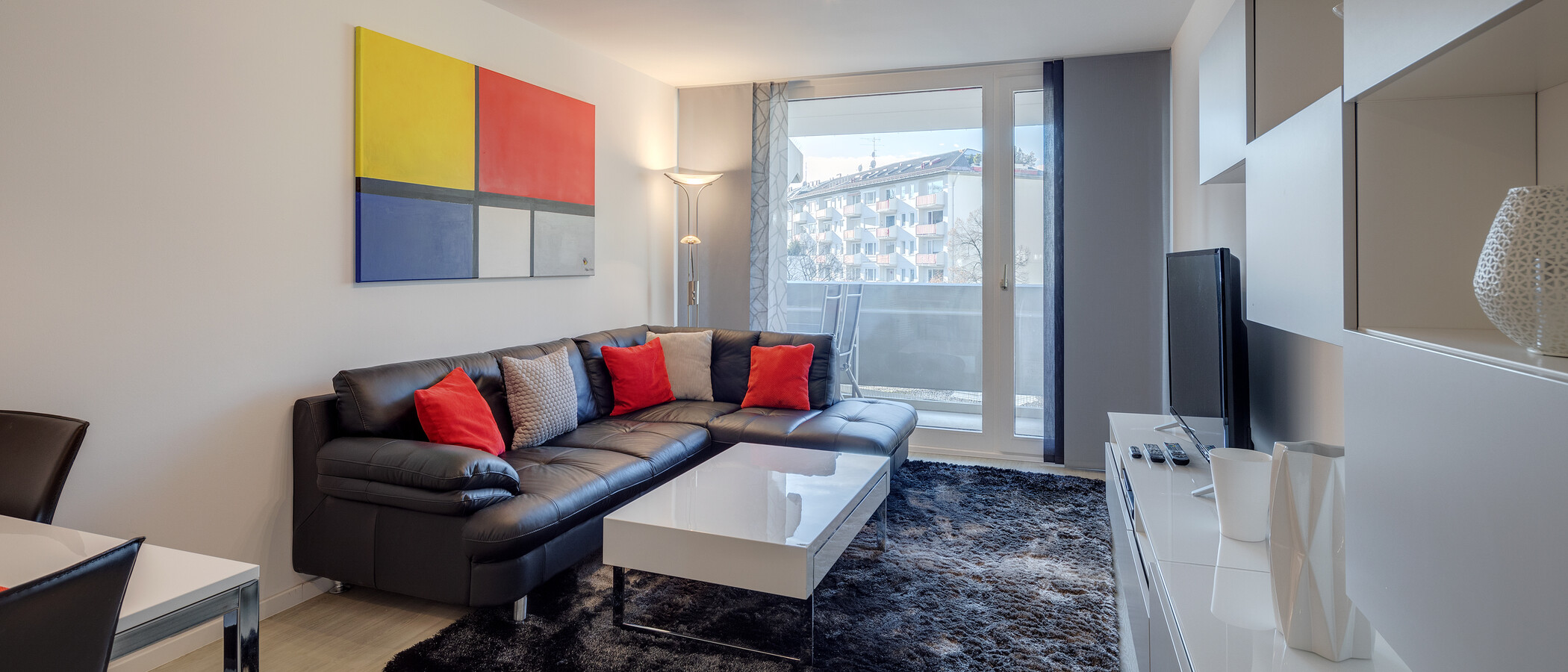 apartment München Schwabing-Nord (zw. Leopoldstraße & Englischen Garten) 01 living area 10547