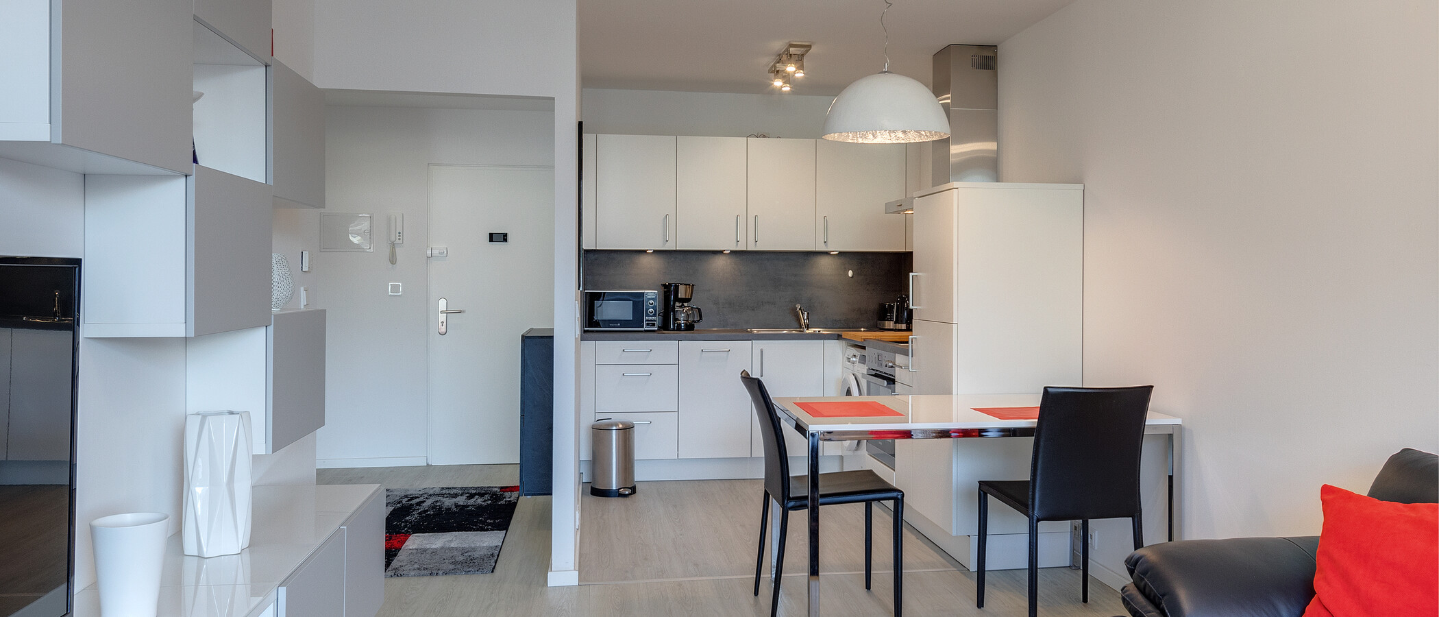 apartment München Schwabing-Nord (zw. Leopoldstraße & Englischen Garten) 04 living area 10547