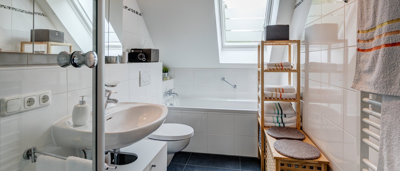attic apartment München Obersendling 01 bathroom 10566