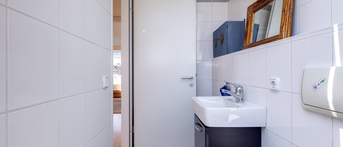 maisonette München Sendling 02 guest toilet 10582