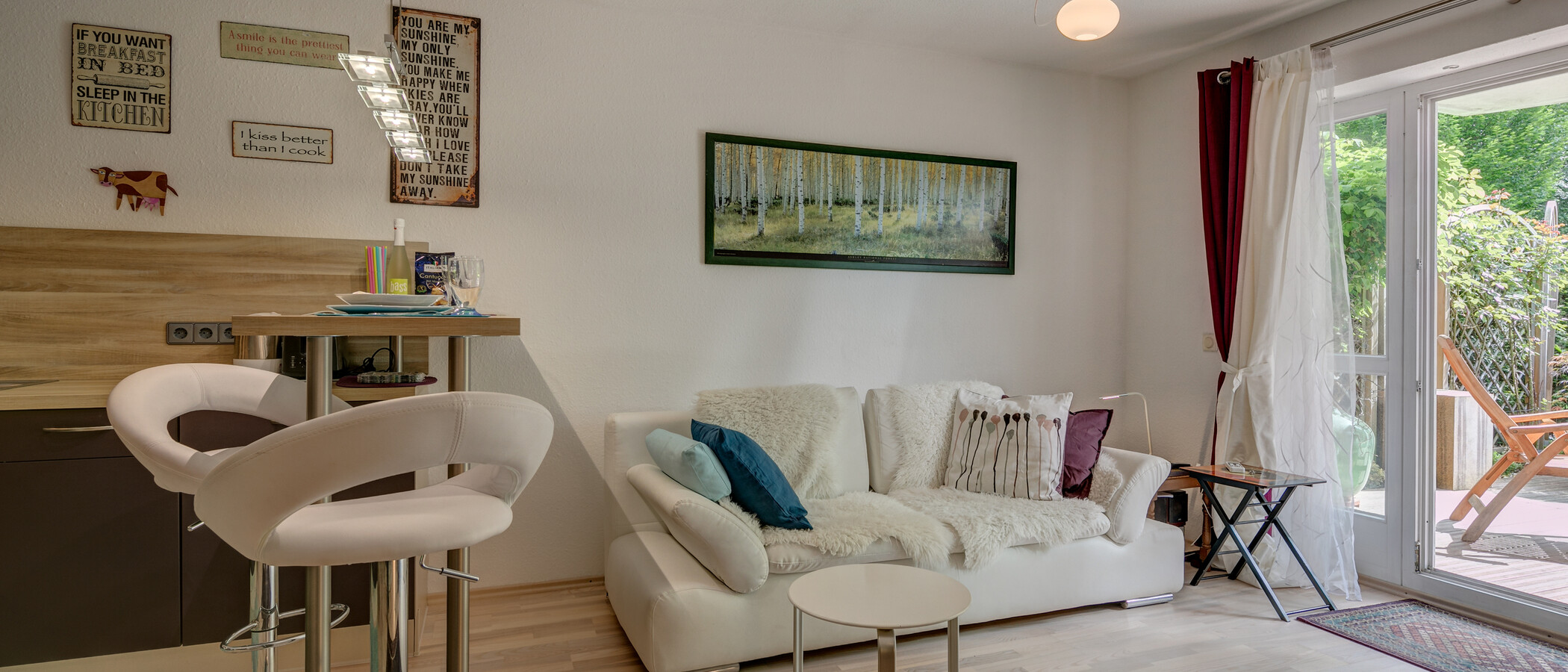 apartment München Schwabing-Georgenschwaige 02 living room 10584