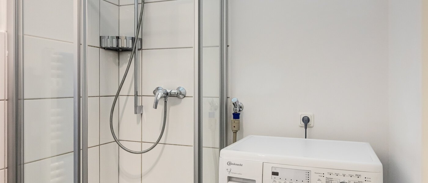 studio München Neuhausen 02 bathroom 10591