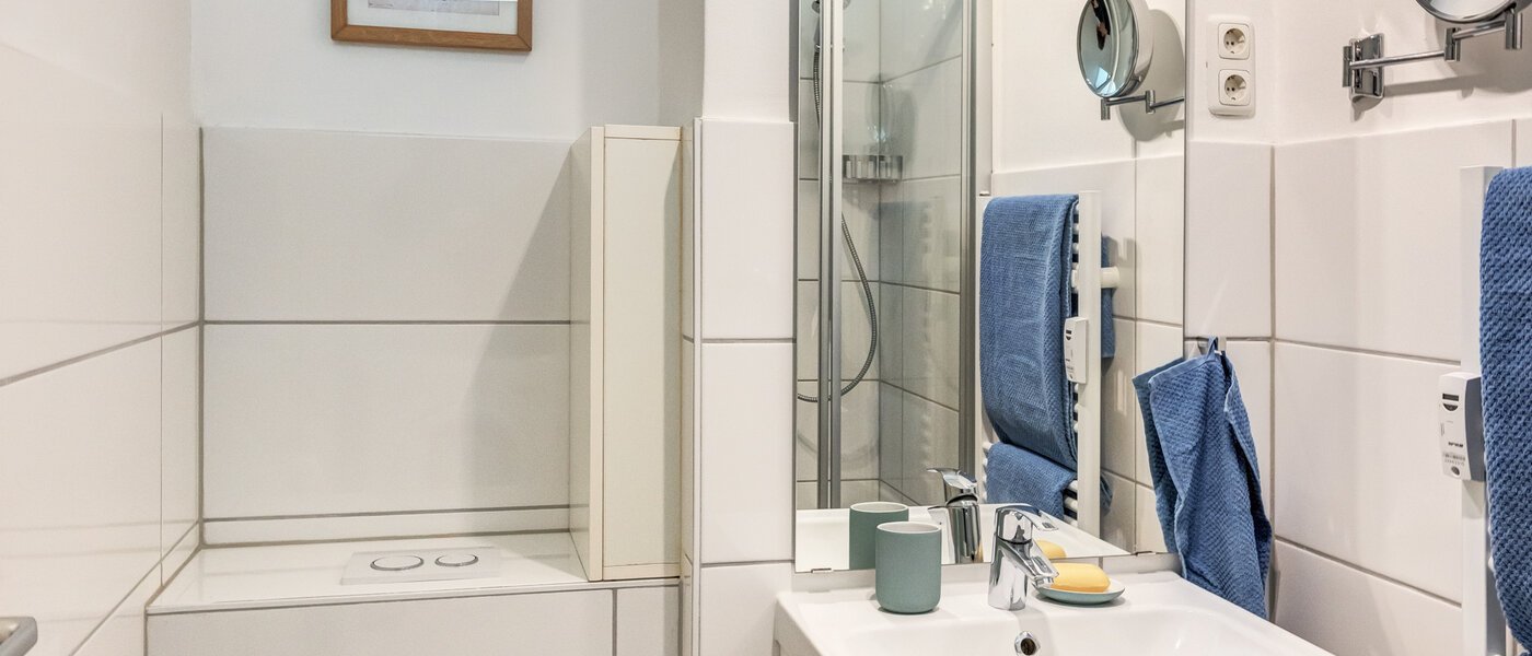 studio München Neuhausen 03 bathroom 10591