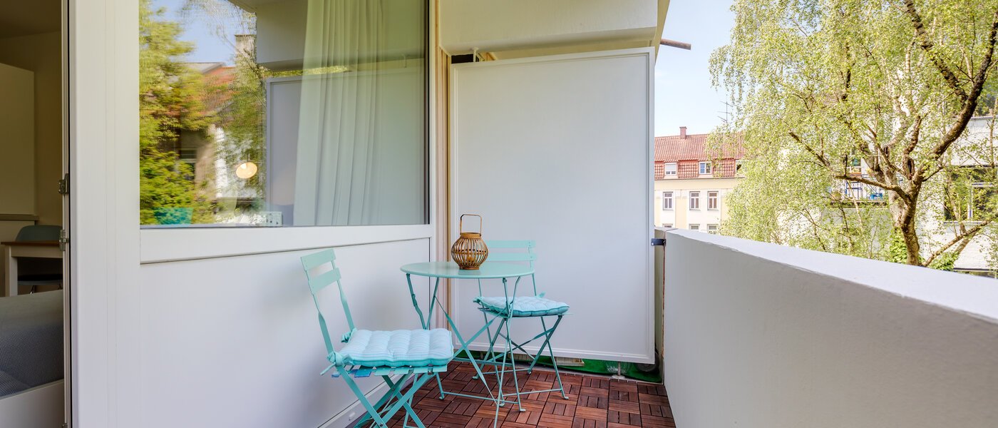 studio München Neuhausen 01 balcony 10591
