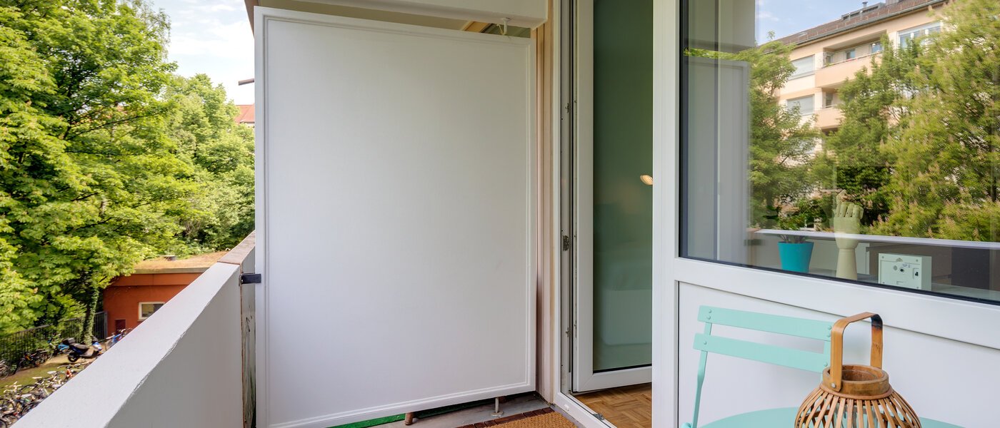 studio München Neuhausen 02 balcony 10591