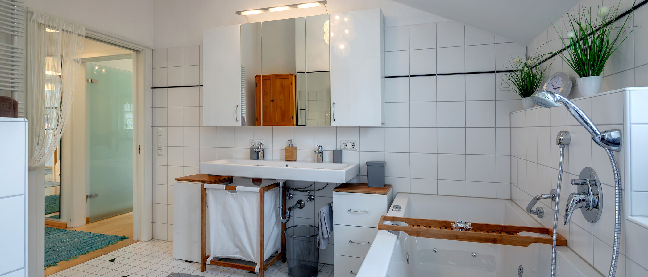 maisonette-gallery apartment Tutzing 04 bathroom 10604
