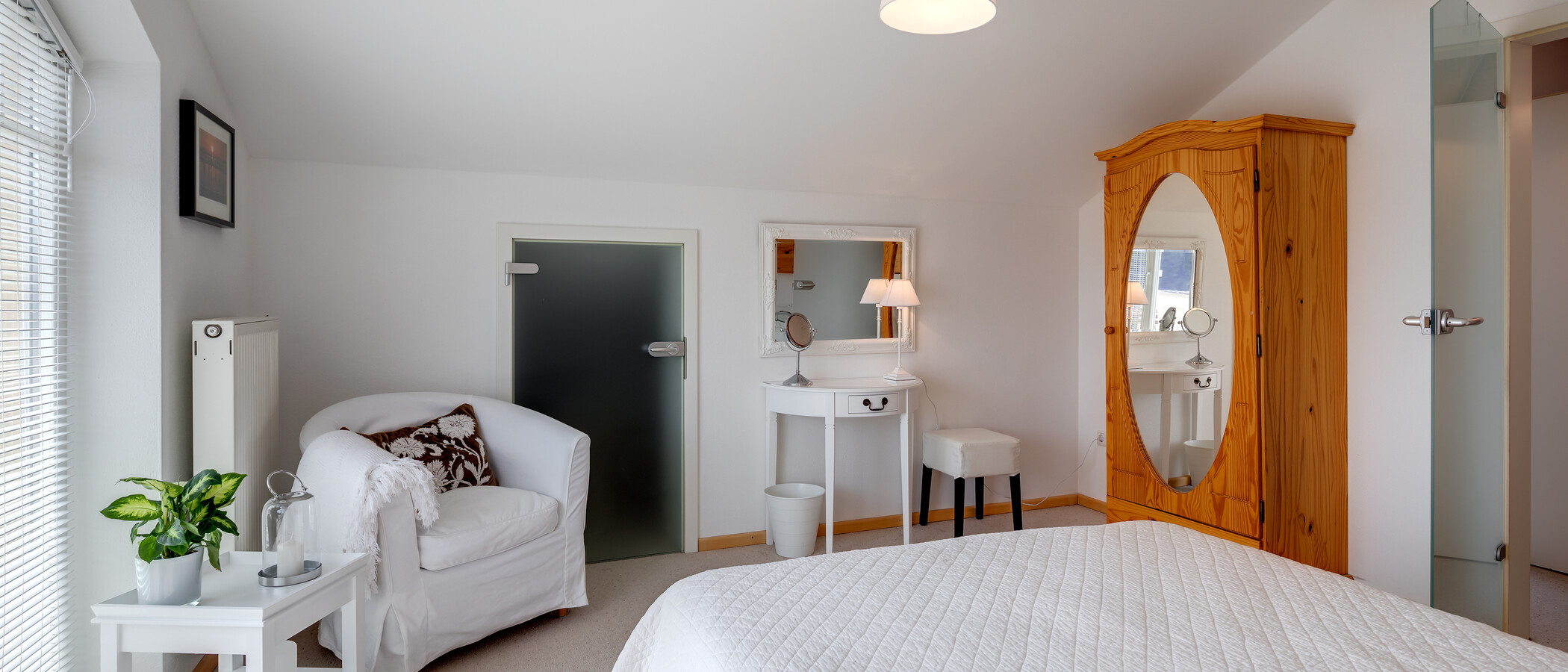 maisonette-gallery apartment Tutzing 03 sleeping area 10604