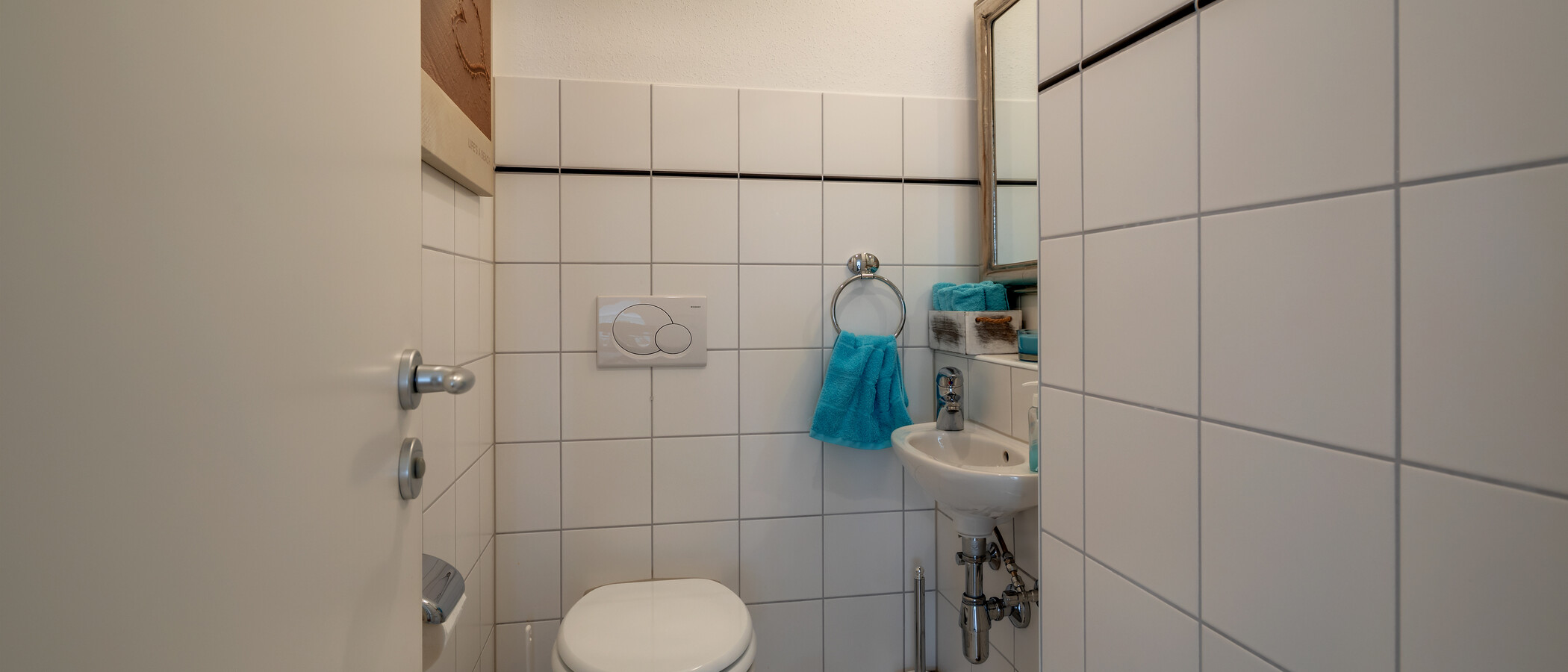 maisonette-gallery apartment Tutzing 01 guest toilet 10604