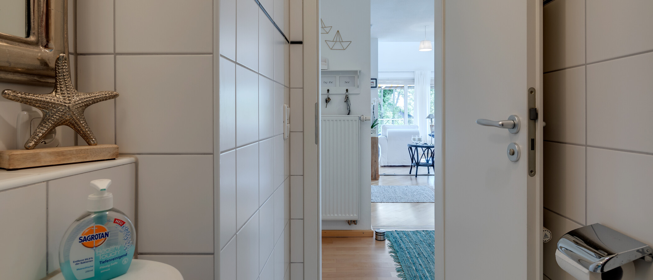 maisonette-gallery apartment Tutzing 02 guest toilet 10604