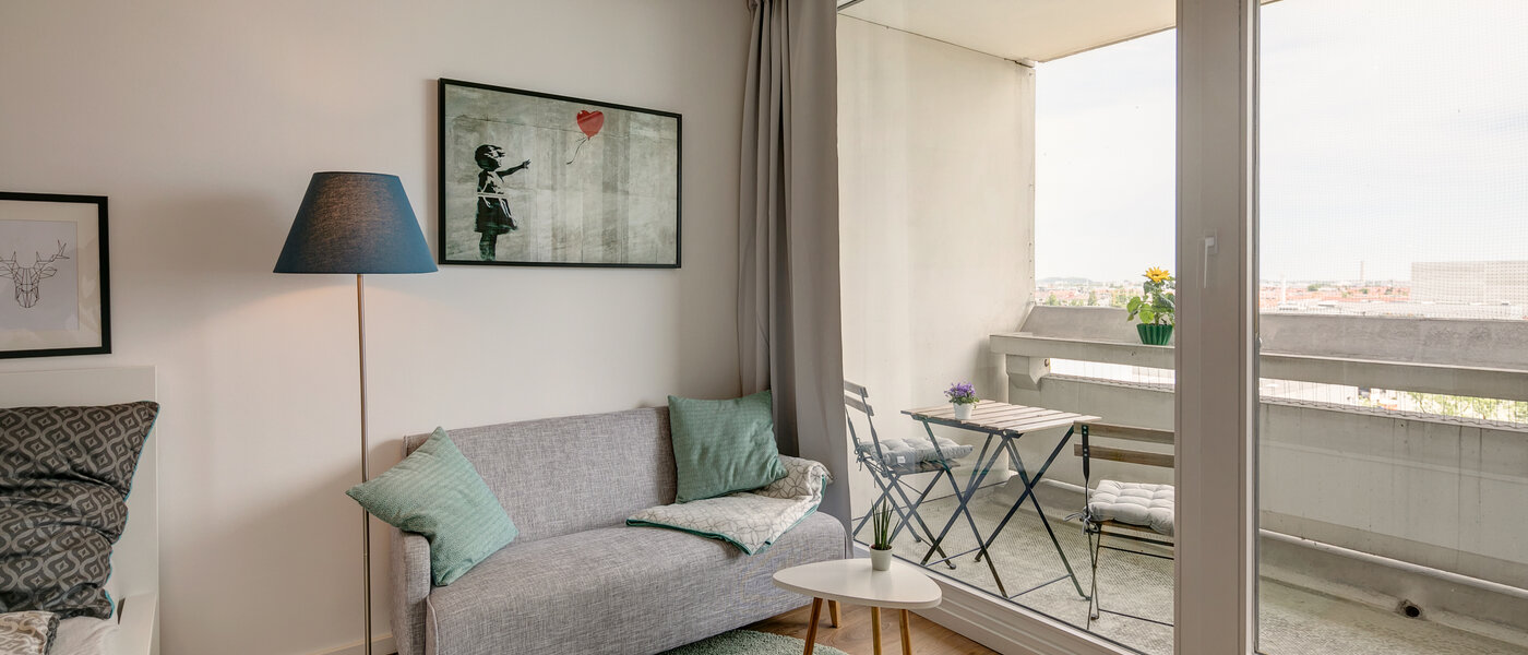 apartment München Olympiadorf 02 living room 10605