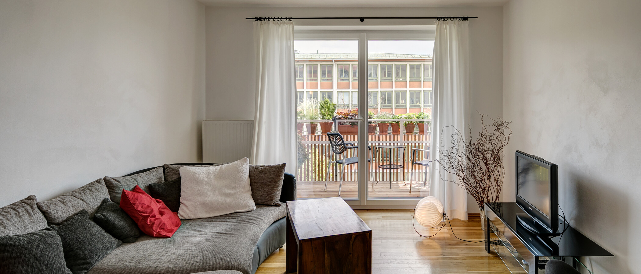 apartment München Untersendling 01 living room 10625