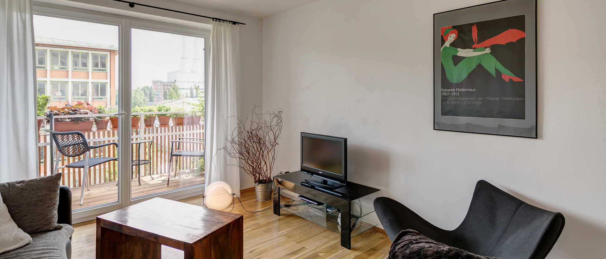 apartment München Untersendling 02 living room 10625