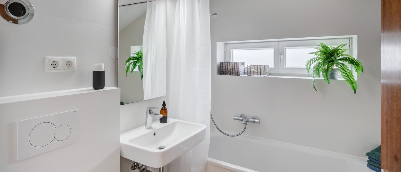 attic apartment München Trudering 01 bathroom 10634