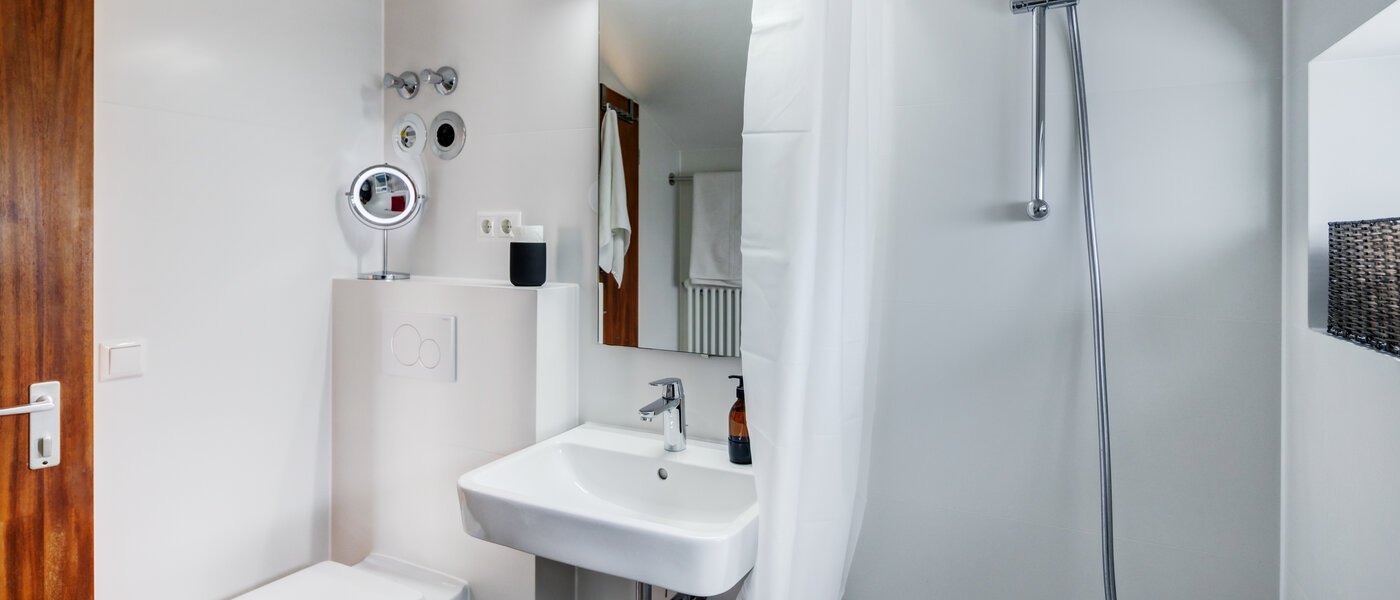 attic apartment München Trudering 04 bathroom 10634