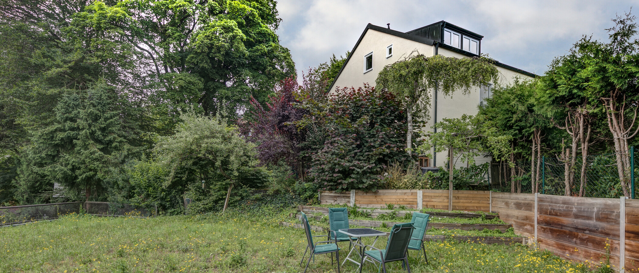 attic apartment Gräfelfing 01 communal garden 10636