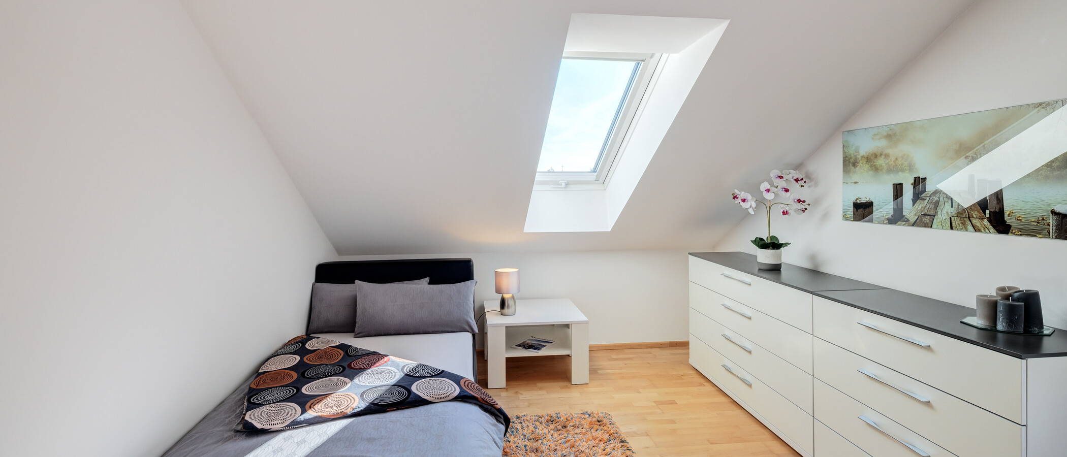 attic apartment Gräfelfing 01 2. bedroom 10636