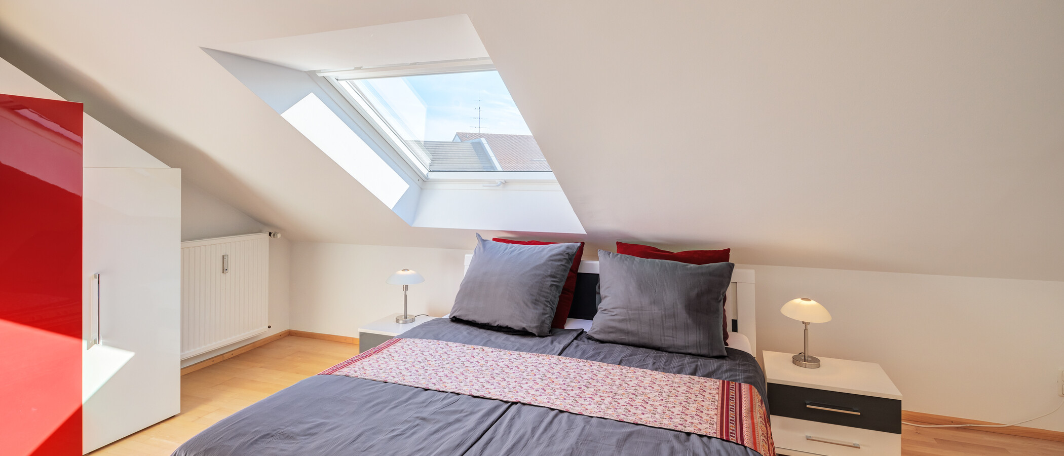 attic apartment Gräfelfing 01 1. bedroom 10636