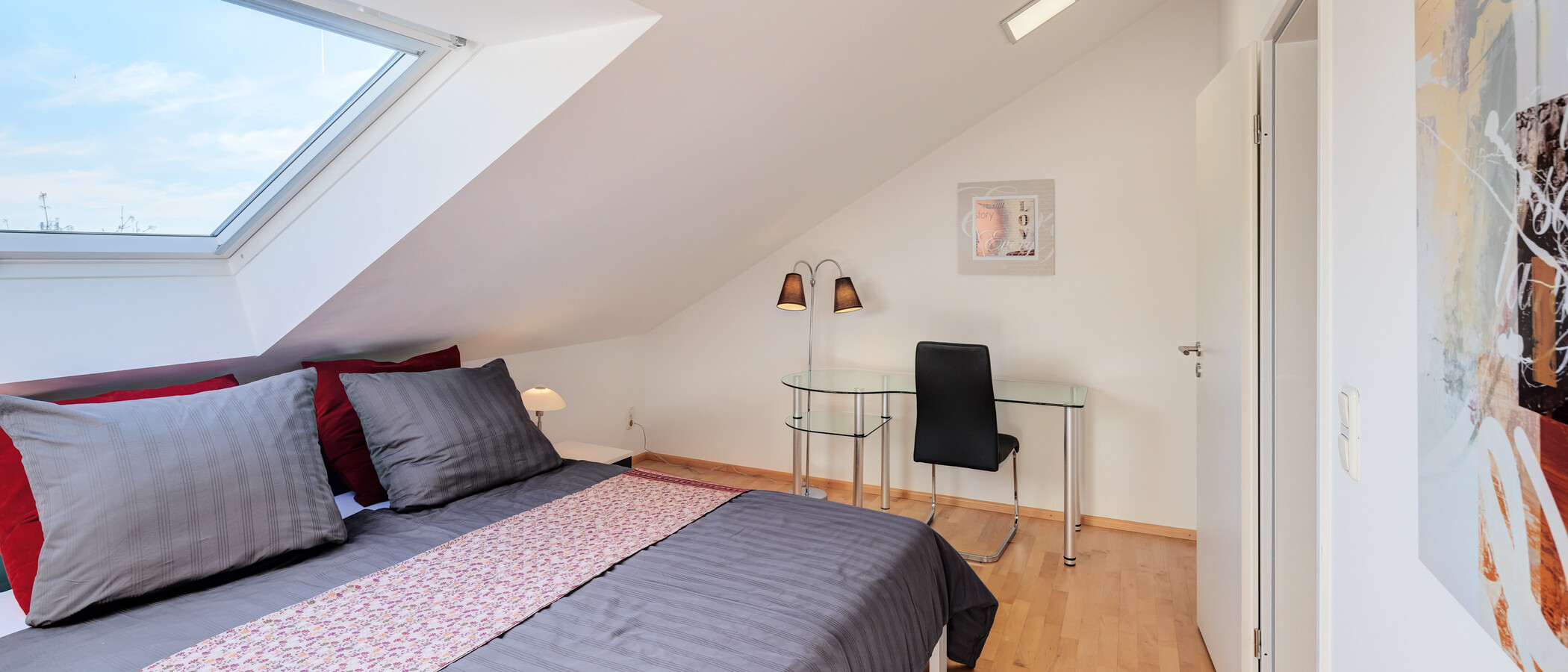 attic apartment Gräfelfing 02 1. bedroom 10636