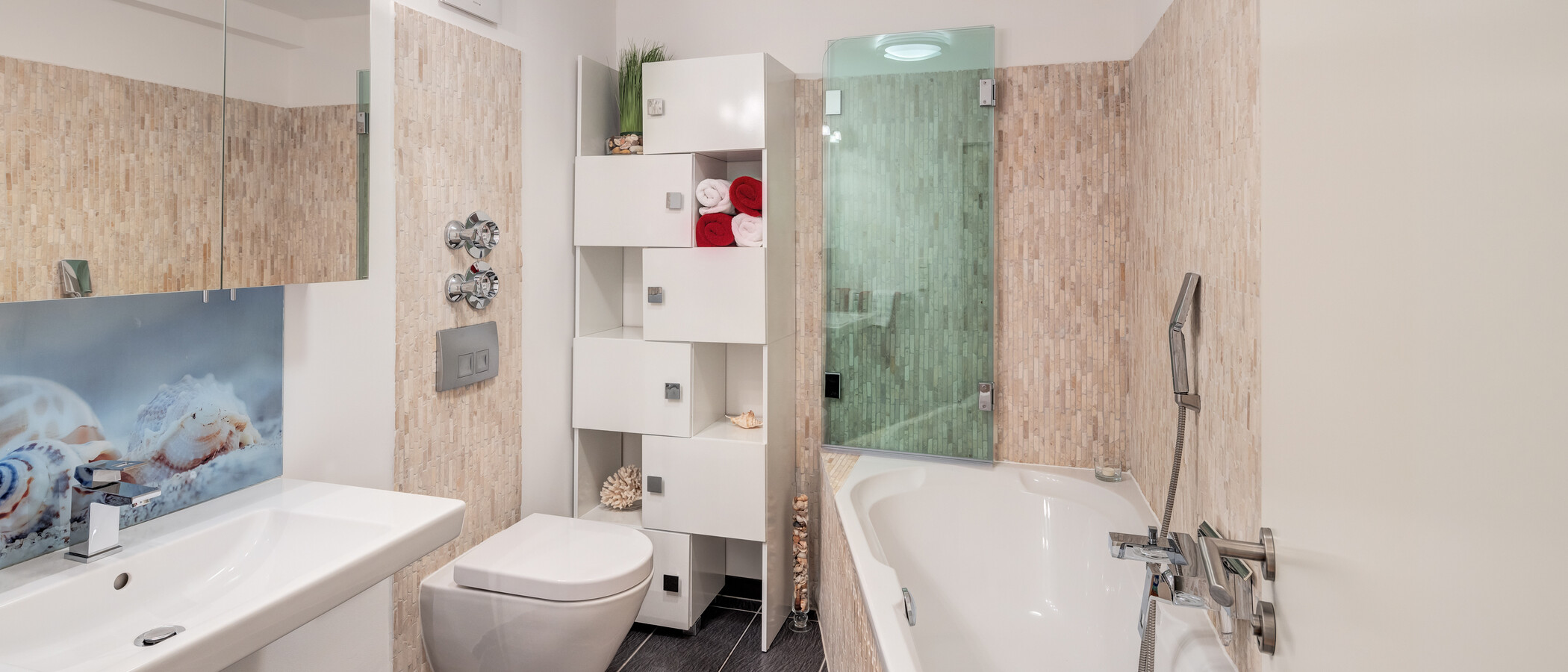 attic apartment Gräfelfing 01 1. bathroom 10636