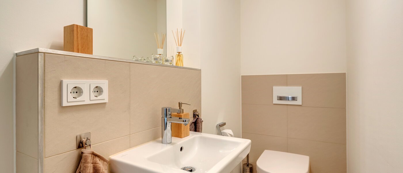 house München Schwabing 01 guest toilet 10644