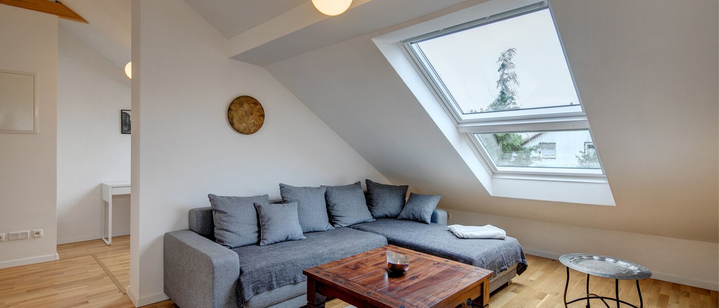 attic apartment Eching 02 living room 10655