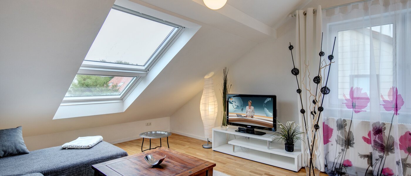 attic apartment Eching 03 living room 10655