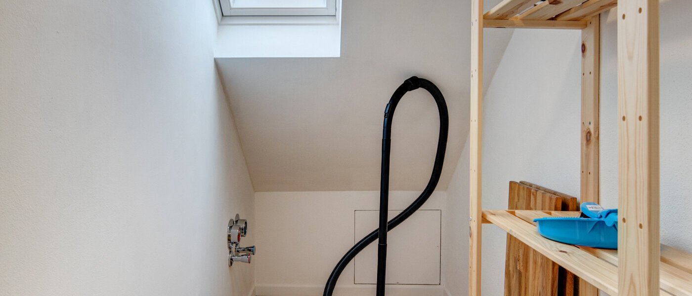 attic apartment Eching 01 storage room 10655