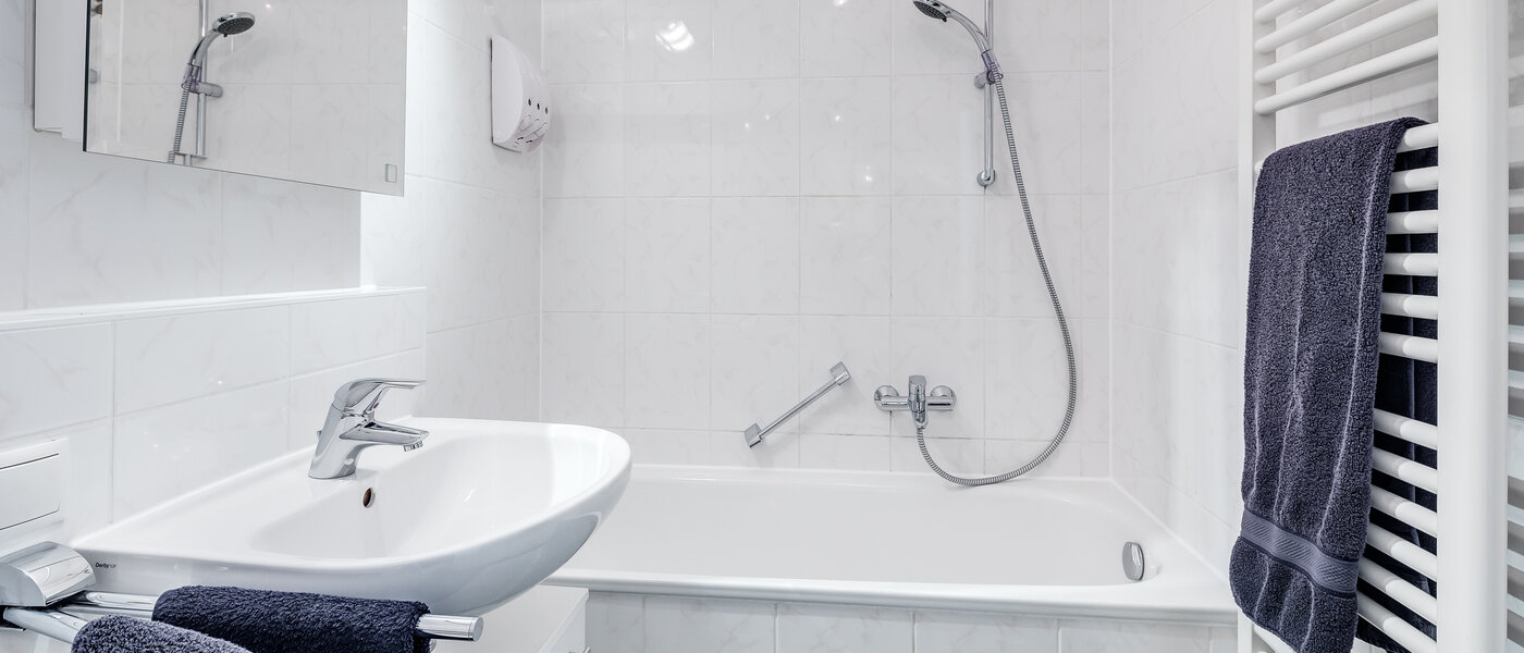 apartment München Oberföhring 02 bathroom 10660