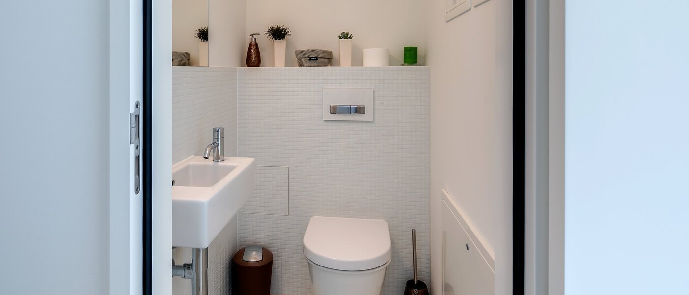 apartment München Nymphenburg 01 separate toilet 10684