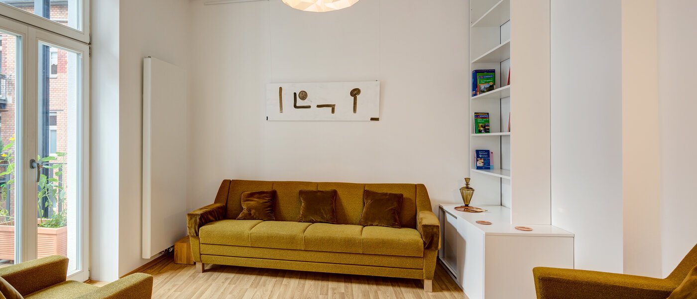 apartment München Gärtnerplatzviertel 02 living room 10715