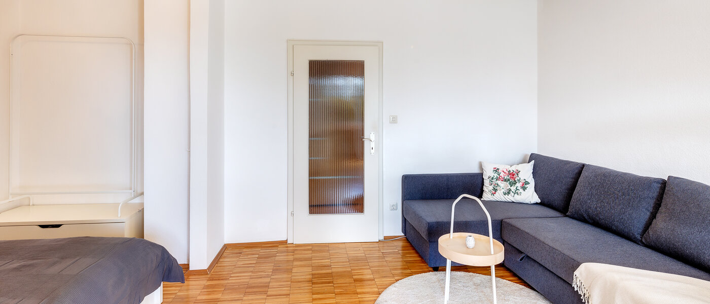 apartment München Berg am Laim 03 living area 10726