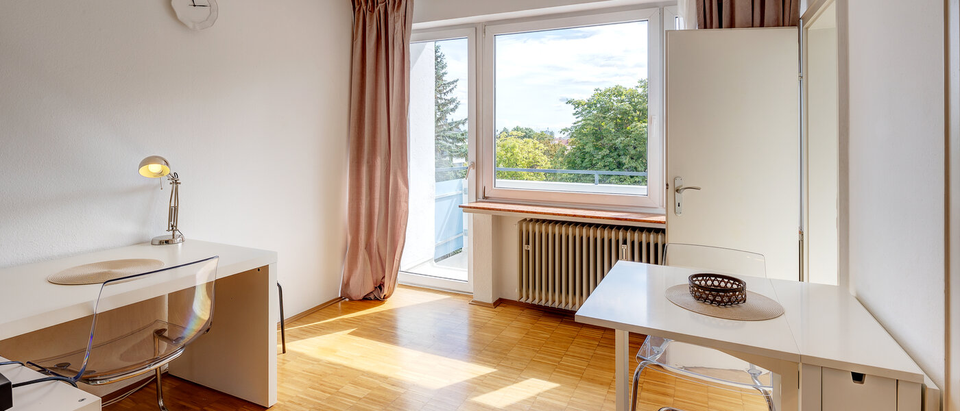 apartment München Berg am Laim 06 living area 10726