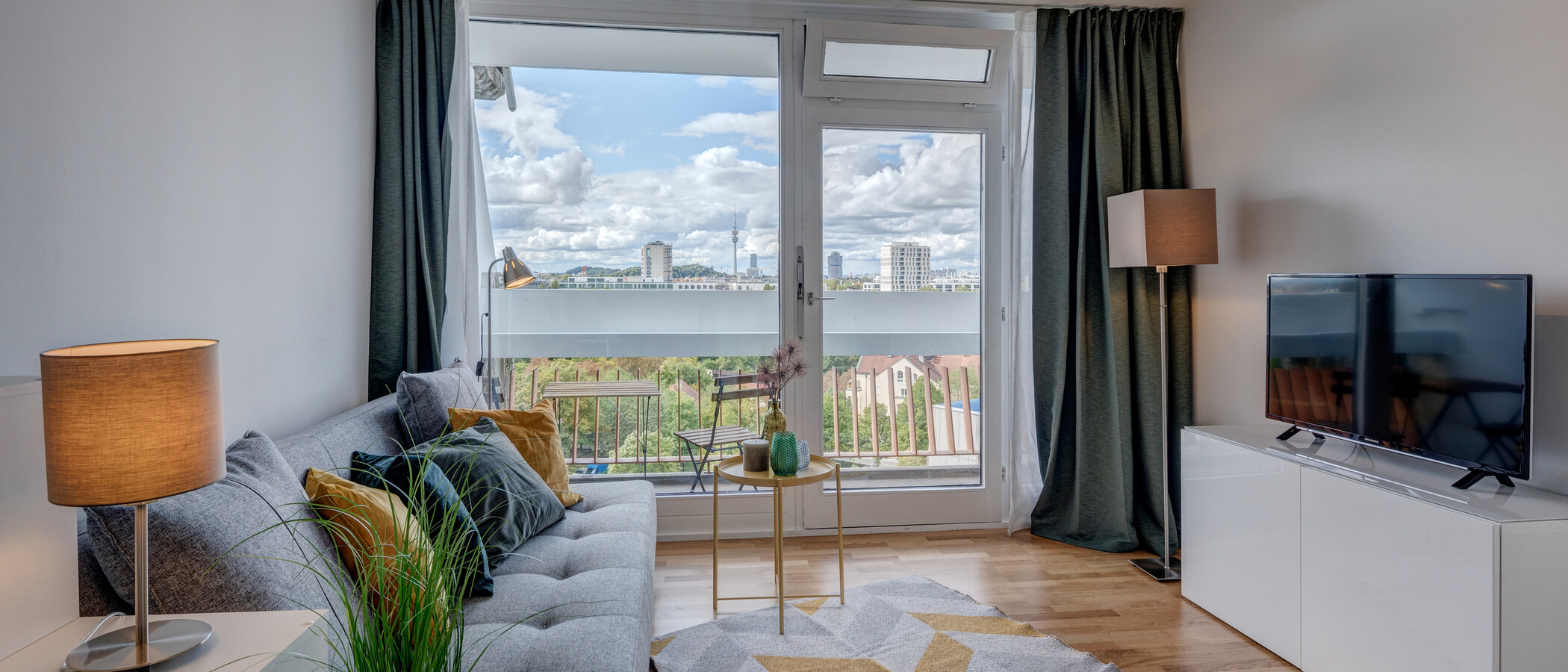 studio München Schwabing-Nord (zw. Leopoldstraße & Englischen Garten) 01 living room 10753