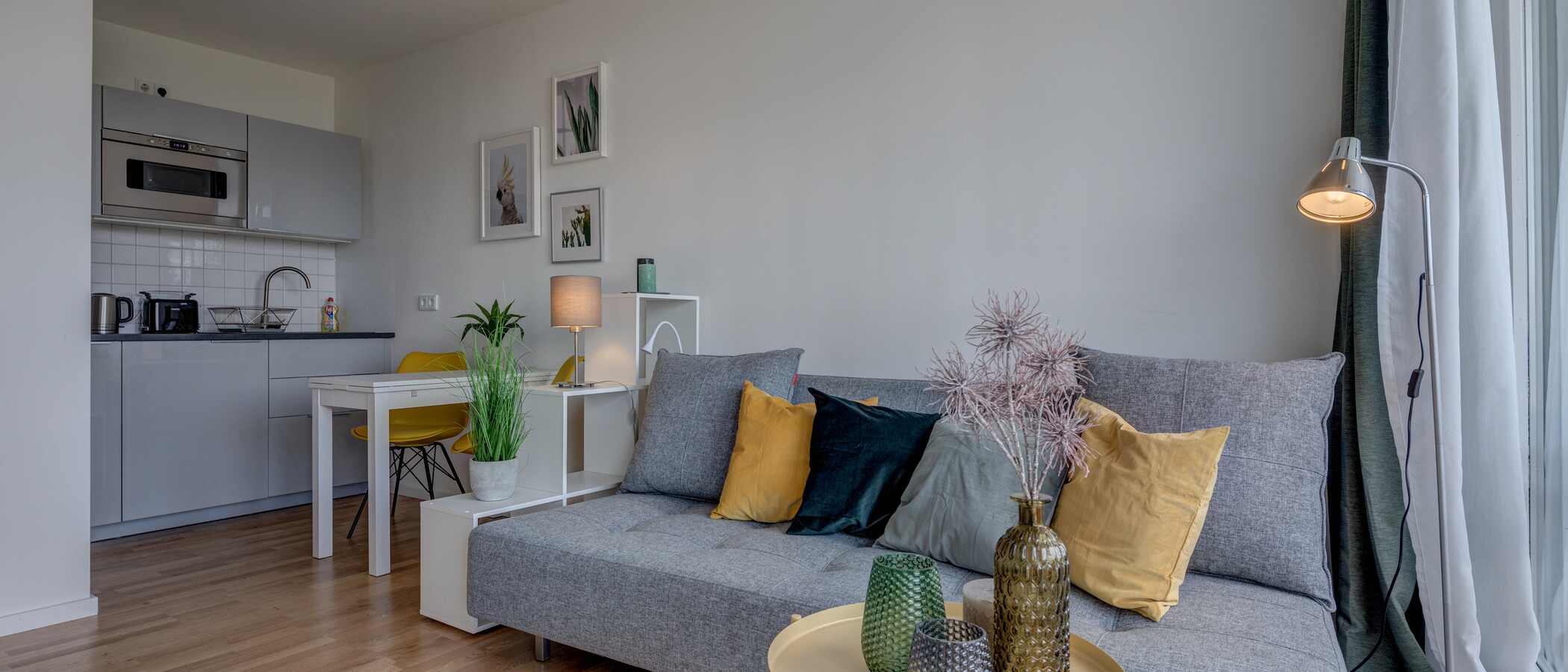 studio München Schwabing-Nord (zw. Leopoldstraße & Englischen Garten) 03 living room 10753
