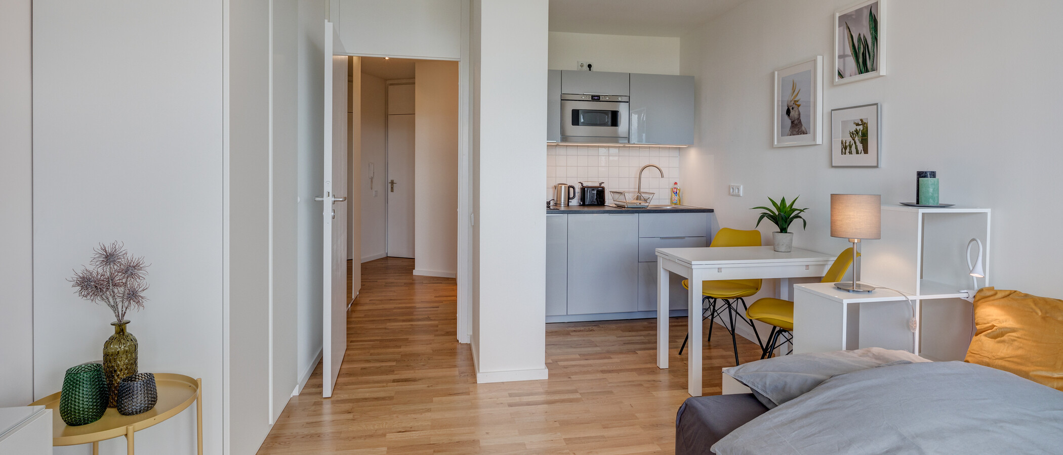 studio München Schwabing-Nord (zw. Leopoldstraße & Englischen Garten) 04 living room 10753