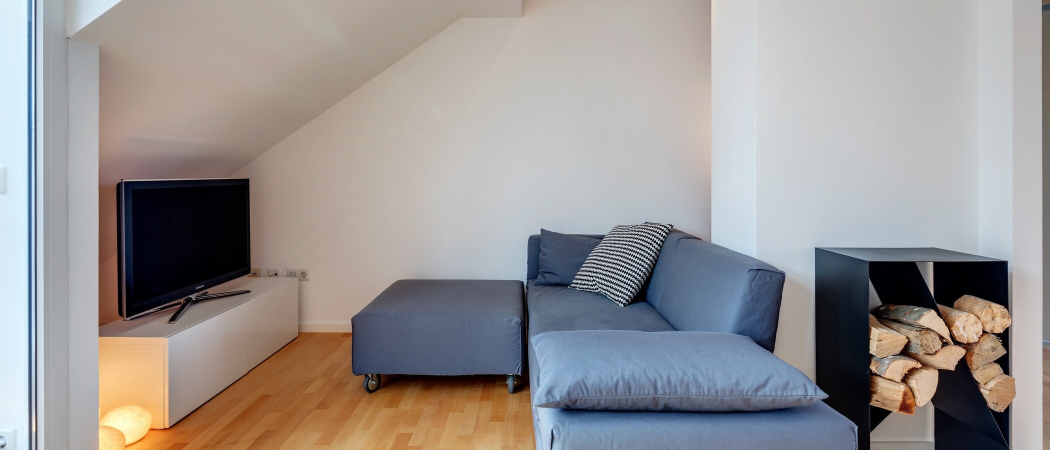 attic apartment München Schwabing-Nord (zw. Belgrad- & Leopoldstraße) 02 living room 10759
